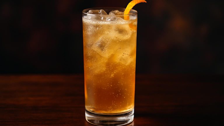 Bourbon Lancer - en elegant cocktail för lata sommardagar