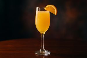 Bucks Fizz den perfekta drinken för lata sommardagar fyllt med bubblor och lyx.