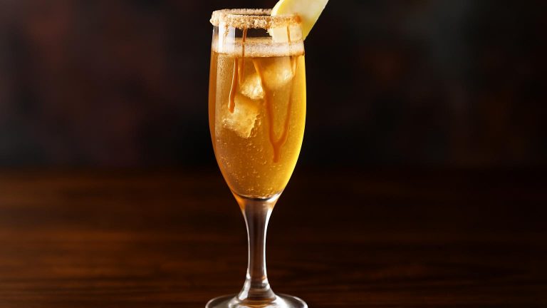 Caramel Apple Mimosa – en bubblande och festlig höstdrick som förgyller stunderna