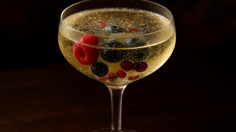 Confetti Champagne den perfekta drinken för lata sommardagar med festlig glans