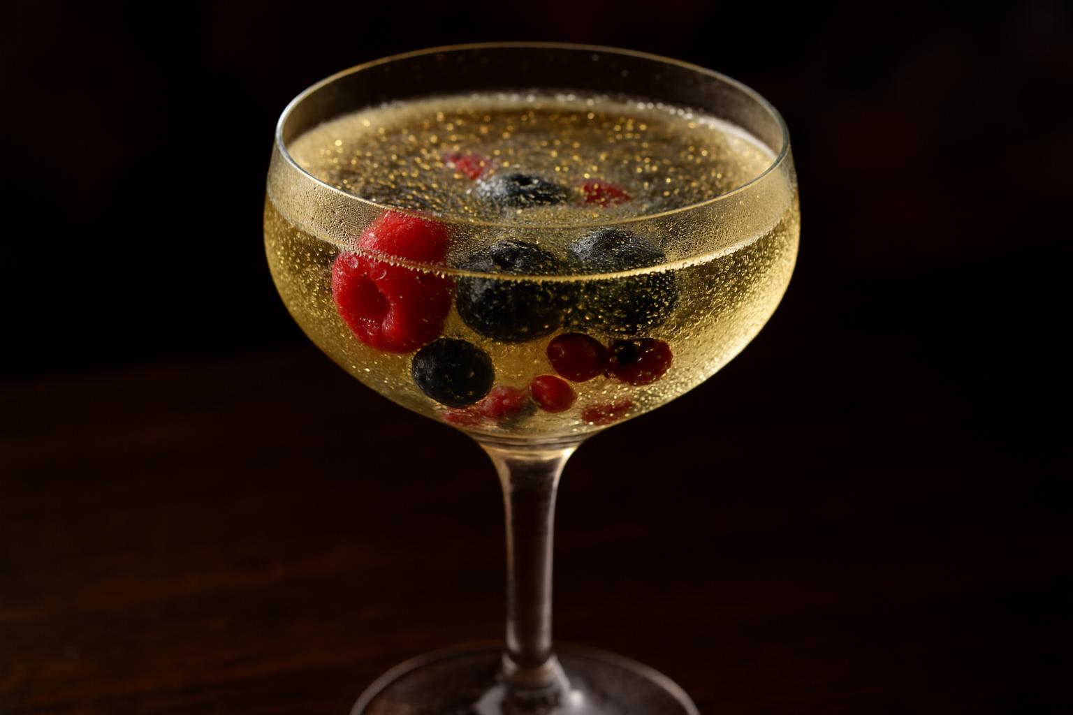Confetti Champagne den perfekta drinken för lata sommardagar med festlig glans