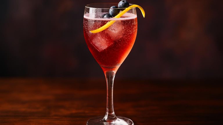 Sloe Royale den perfekta drinken för lata sommardagar och festliga tillfällen