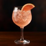 Aperol Rosé Spritz en frisk och bubblande sommardrink som förhöjer stunden.