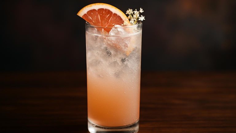 Elderflower & Grapefruit Fizz - den perfekta drinken för lata sommarstunder