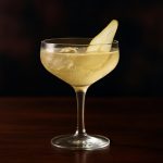 French Pear Martini Royale en elegant och bubblande drink för festliga tillfällen