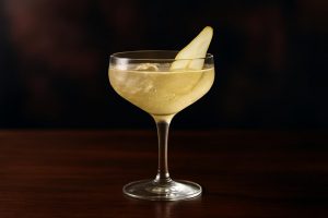 French Pear Martini Royale en elegant och bubblande drink för festliga tillfällen