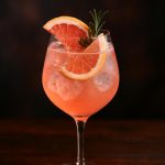 Grapefruit Spritz en fräsch sommarfavorit för lata kvällar med bubblor och citruskänsla