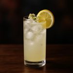 Elderflower gin fizz, en frisk och blommig klassiker för sommarkvällar