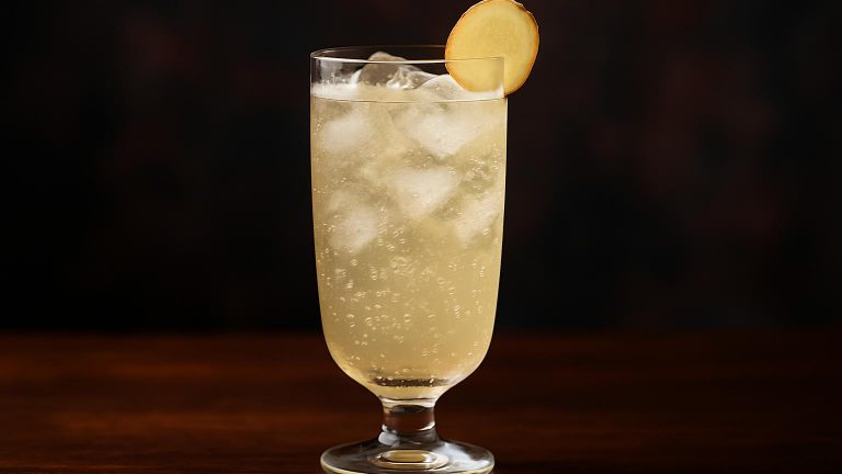 Ginger Fizz - en bubblande och frisk cocktail för lata sommardagar