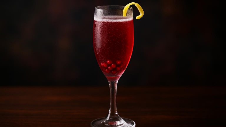 Pomegranate Royale en festlig drink för lyxiga kvällar och fest stunder