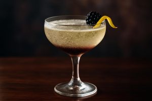 Bramble Royale en bubblande klassiker för festliga tillfällen och sommarstunder