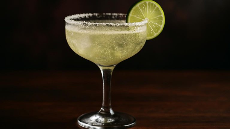Bubbly Margarita en uppfriskande drink för festliga tillfällen och avkoppling.