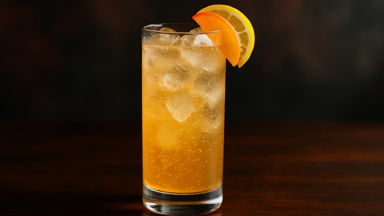 Apricot Fizz en fräsch och bubblig drink för lata sommardagar