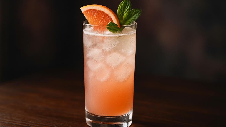 Pink Grapefruit Cooler en frisk och färggrann sommardrink för lata dagar