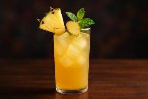Ginger Pineapple Punch en tropisk smakexplosion för sommaren och lyfter stämningen