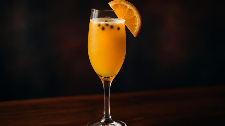 Orange Passion Bellini - en bubblande drink för lata sommarkvällar och fest