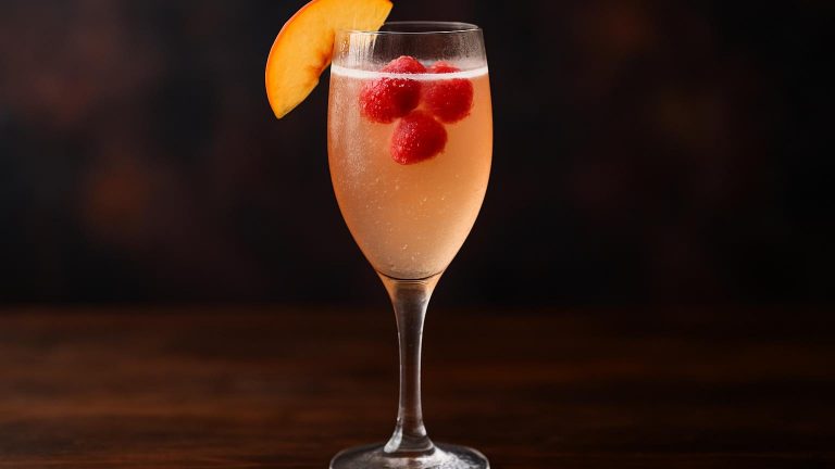 Peach Raspberry Prosecco – en bubblande och frisk sommaridyll full av smak