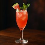 Watermelon Mint Bellini en friskt sommarmoment att njuta av i solen