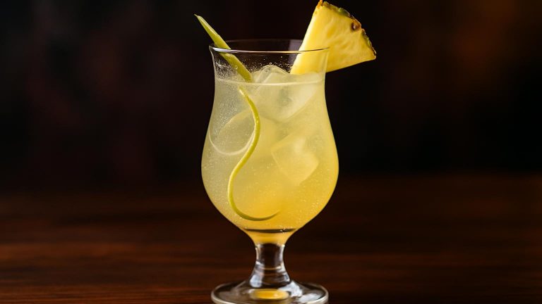 Pineapple Lemongrass Sparkler en frisk och exotisk sommarstullning